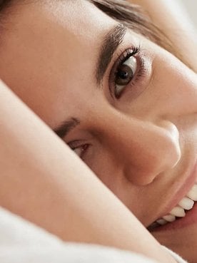 6 Powerful Habits To Achieve Youthful Skin