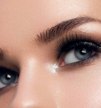 Closeup shot of an attractive woman's eyes