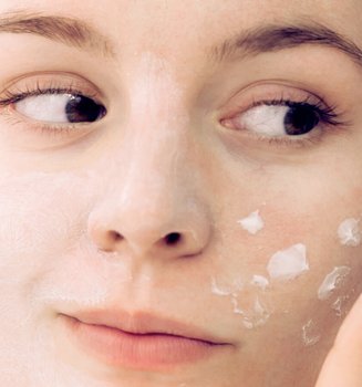 Are You Applying Your Anti Ageing Cream Correctly Hero